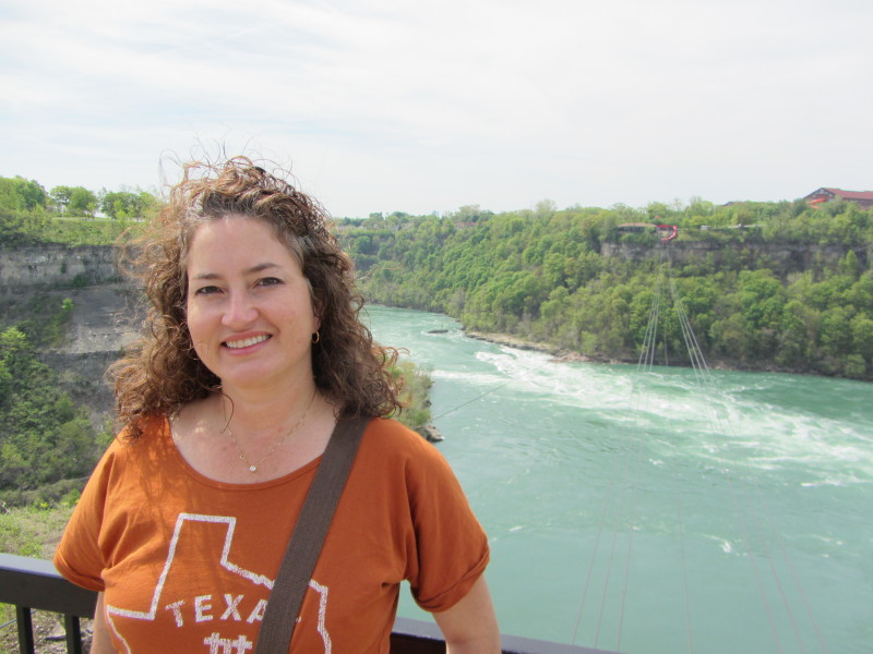 2014/05(May)/Niagara-Falls/800x600_2014-05-26-Niagra-Falls-14-Suzi.JPG