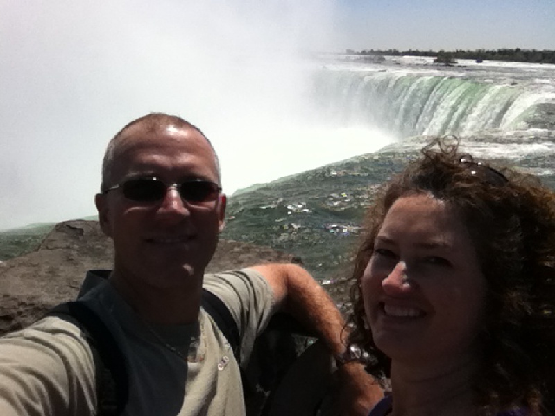 2014/05(May)/Niagara-Falls/800x600_2014-05-26-Niagra-Falls-43-Travis-Suzi.JPG