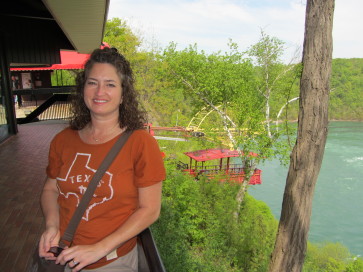 2014-05-26-Niagra-Falls-09-Suzi.JPG