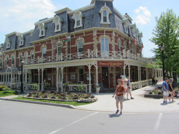 2014-05-26-Niagra-Falls-27-Suzi.JPG