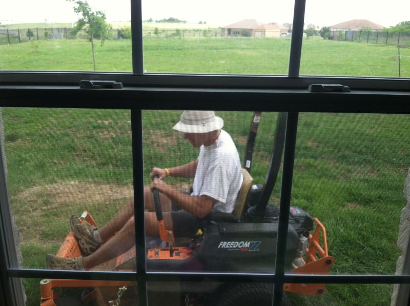 2014/05(May)/SCAG-mower/800x600_2014-05-02-SCAG-mower-3-Travis.JPG