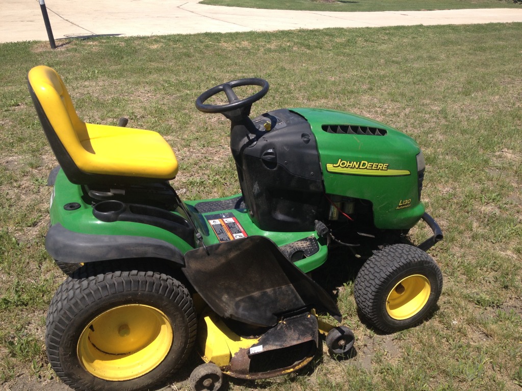 2014/05(May)/Sold-Items/1024x768_2014-05-04-JohnDeere-L130-Mower-03.JPG