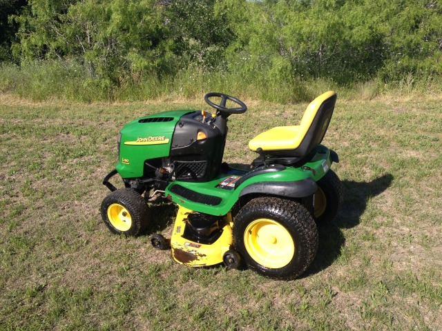 2014-05-03-JohnDeere-L130-Mower-01.JPG