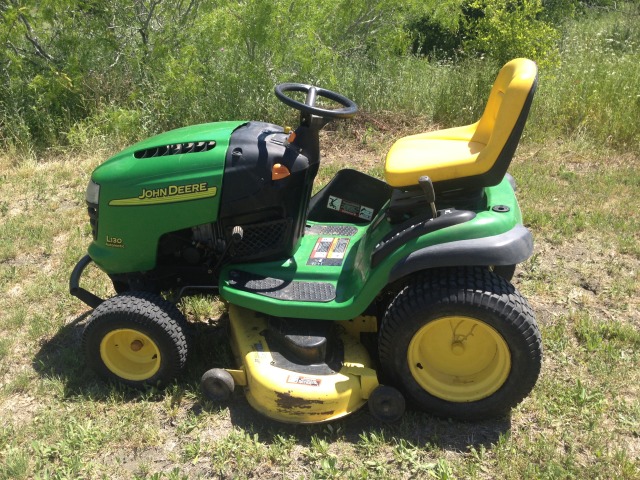 2014/05(May)/Sold-Items/640x480_2014-05-04-JohnDeere-L130-Mower-01.JPG