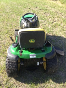 2014-05-03-JohnDeere-L130-Mower-02.JPG