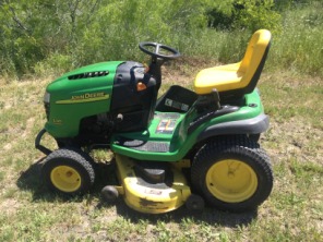 2014-05-04-JohnDeere-L130-Mower-01.JPG