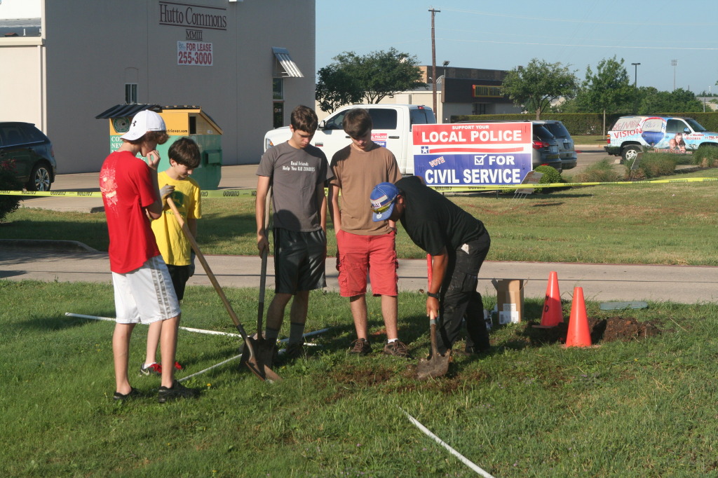 2014/05(May)/Troop214-Chance-Eagle-Project/1024x768_2014-05-10-Chance-Eagle-Project-033-Dax-Cade-Kylan-Tony.JPG