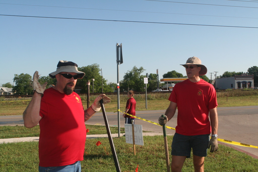 2014/05(May)/Troop214-Chance-Eagle-Project/1024x768_2014-05-10-Chance-Eagle-Project-078-Scot-Travis-Zach.JPG