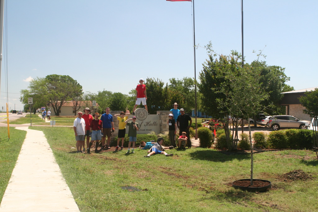 2014/05(May)/Troop214-Chance-Eagle-Project/1024x768_2014-05-10-Chance-Eagle-Project-150-Jim-Travis-Sean-Josh-Case-Dax-Harrison-Tyler-Kyden-Matt-Jack-Tony-Zach.JPG