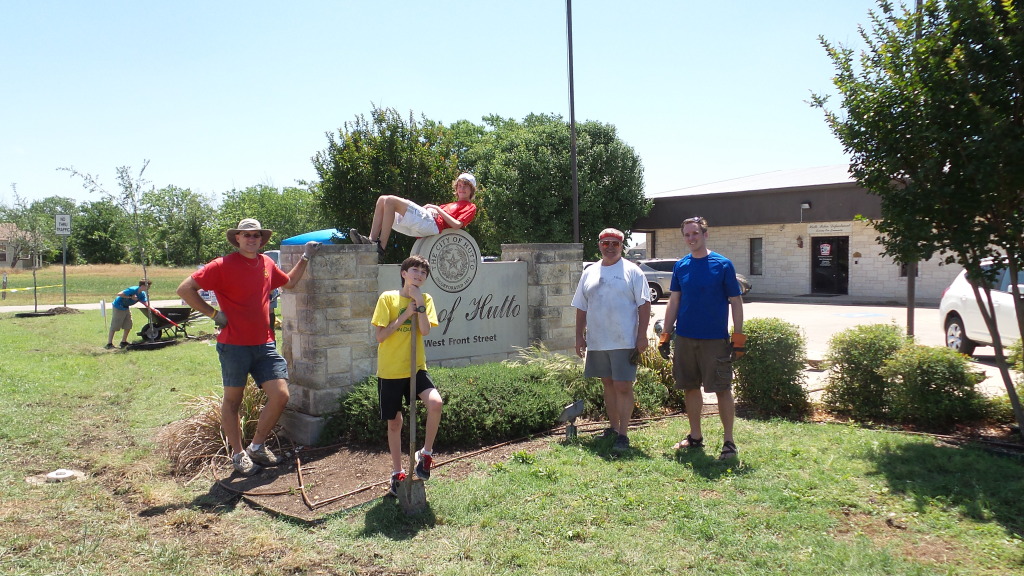 2014/05(May)/Troop214-Chance-Eagle-Project/1024x768_2014-05-10-Chance-Eagle-Project-172-Travis-Dax-Jim-Josh.jpg