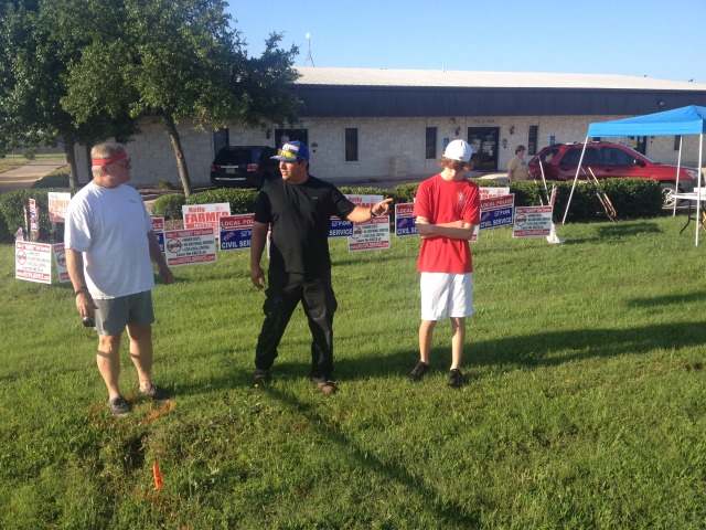 2014/05(May)/Troop214-Chance-Eagle-Project/640x480_2014-05-10-Chance-Eagle-Project-020-Jim-Tony.JPG