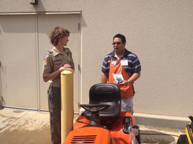 2014/05(May)/Troop214-Chance-Eagle-Project/640x480_2014-05-31-Chance-Eagle-Project-Thanking-HomeDepot.JPG