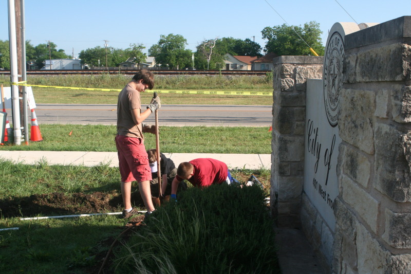 2014/05(May)/Troop214-Chance-Eagle-Project/800x600_2014-05-10-Chance-Eagle-Project-086-Kylan-Zach.JPG