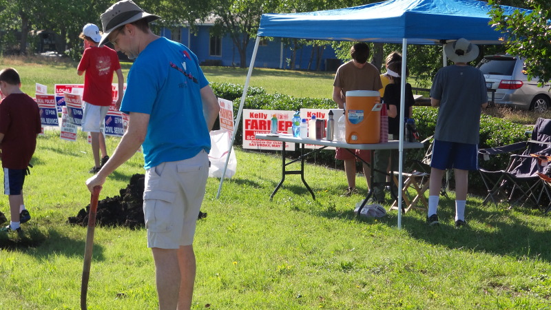 2014/05(May)/Troop214-Chance-Eagle-Project/800x600_2014-05-10-Chance-Eagle-Project-131-Matt.jpg