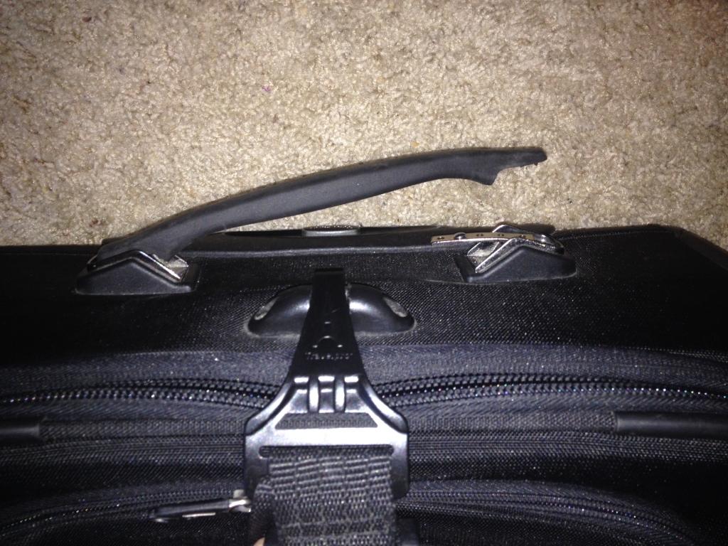 2014/07(July)/Misc/2014-07-06-Luggage-Handle-broke-1.JPG