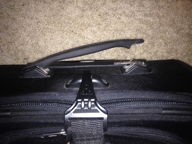 2014-07-06-Luggage-Handle-broke-1.JPG