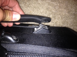 2014-07-06-Luggage-Handle-broke-2.JPG