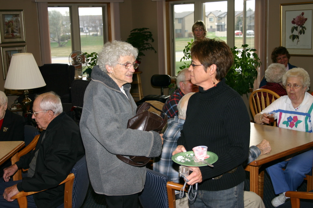 2014/Mary-Melvin/1024x768_2005-11-05-Melvin-90th-bday-009-Pat.JPG