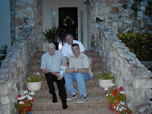 2014/Mary-Melvin/640x480_2000-04-27-Post-Easter-Melvin-Vale-Justin-Jim-07.jpg