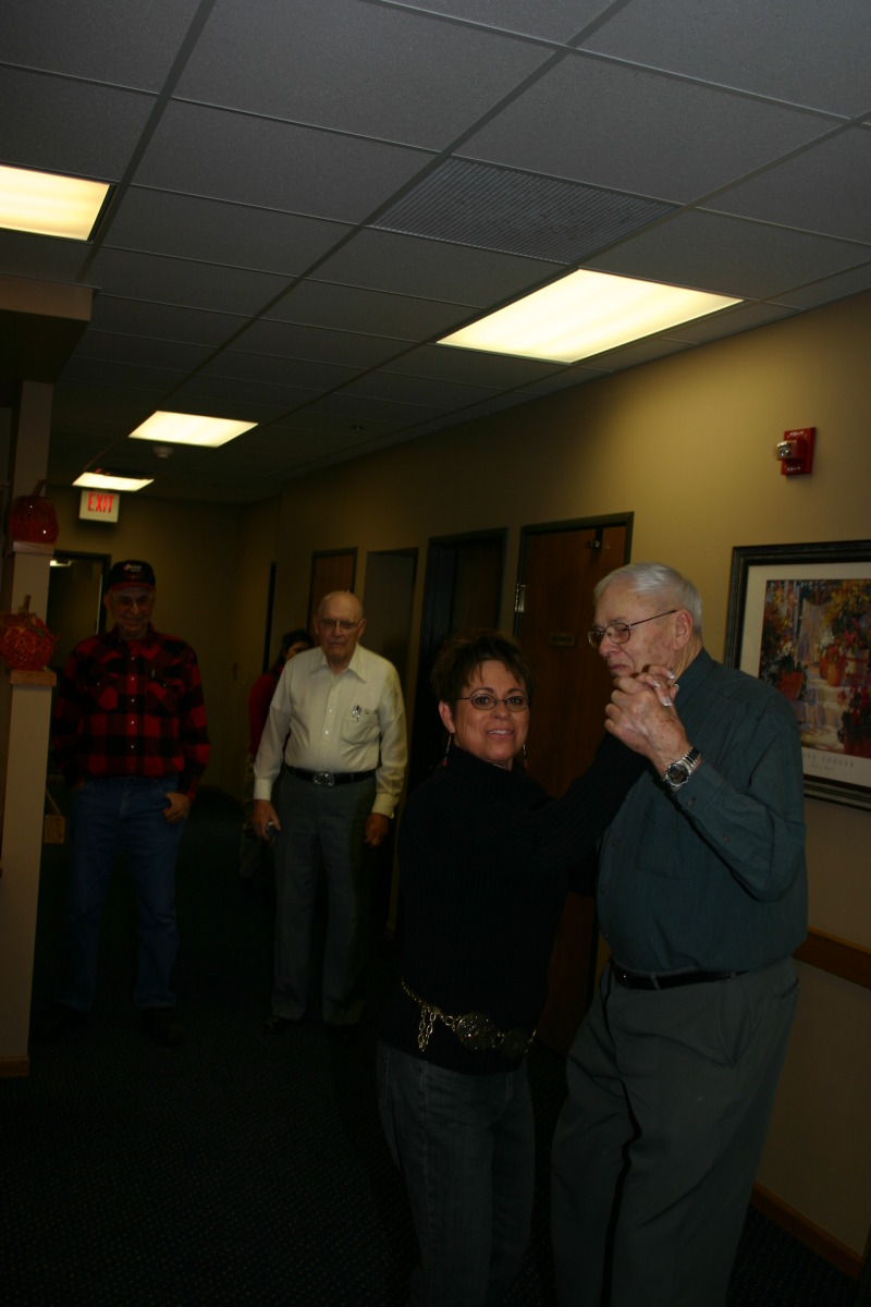 2014/Mary-Melvin/800x600_2005-11-05-Melvin-90th-bday-012-dancing-Pat.JPG