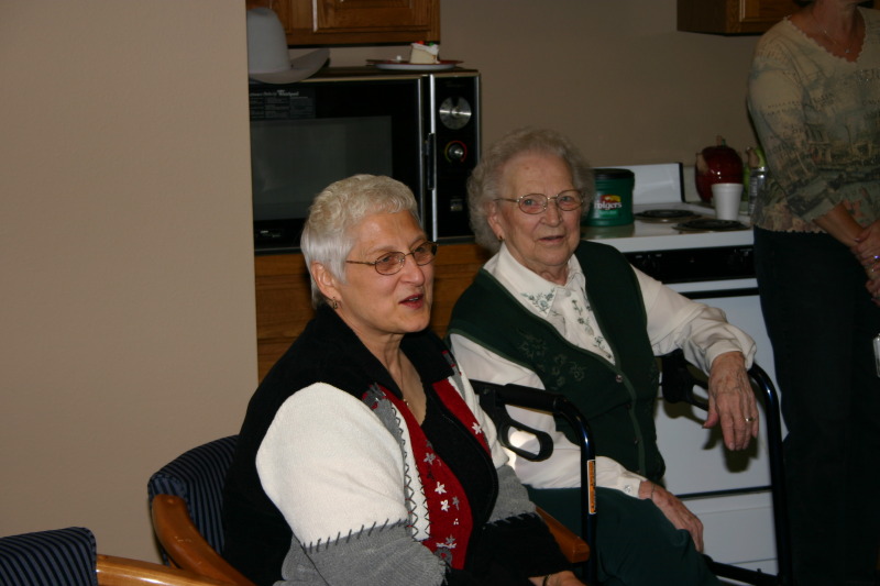 2014/Mary-Melvin/800x600_2005-11-05-Melvin-90th-bday-056-Mary.JPG