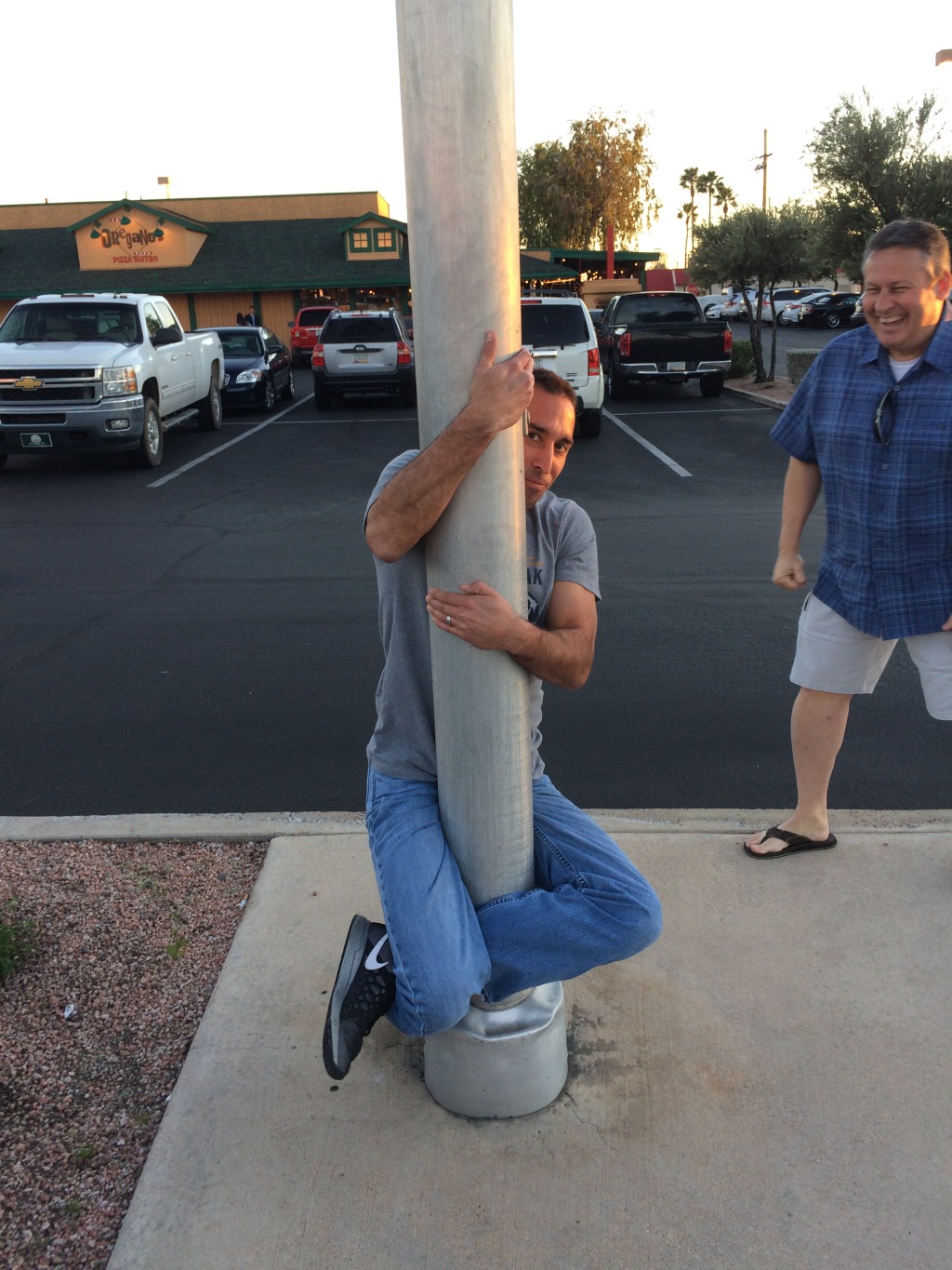 2015/02(February)/ERM-Phoenix/1024x768_2015-02-11-ERM-Phoenix-01-MarkGeorgas-stuck-on-a-pole.JPG