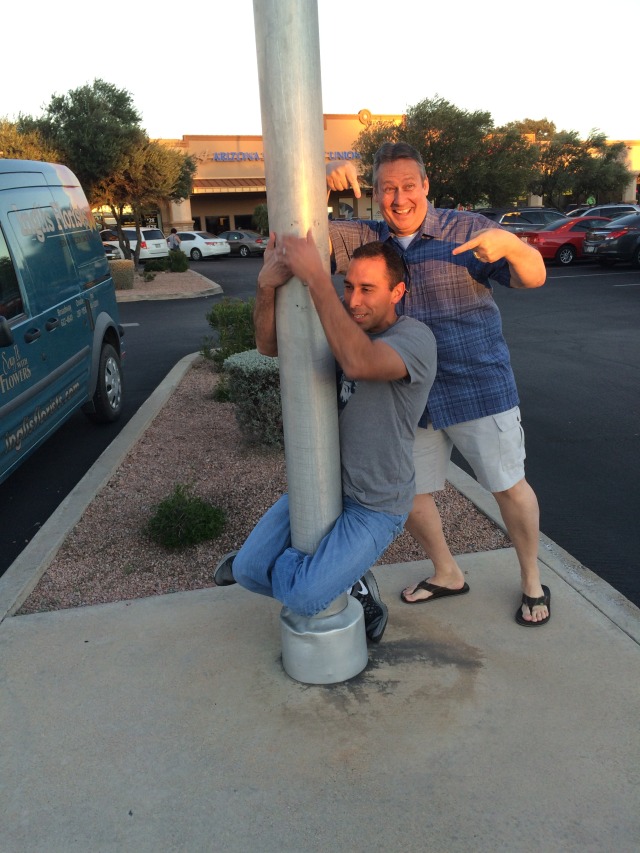 2015/02(February)/ERM-Phoenix/640x480_2015-02-11-ERM-Phoenix-05-MarkGeorgas-stuck-on-a-pole.JPG
