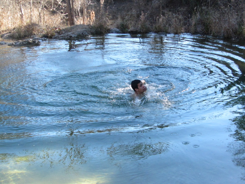 2015/02(February)/Troop214-Colorado-Bend-Philmont-prep/Pond-jump-sequences/800x600_2015-02-07-Colorado-Bend-Philmont-Prep-pond-jumping-271-Sebastian.JPG