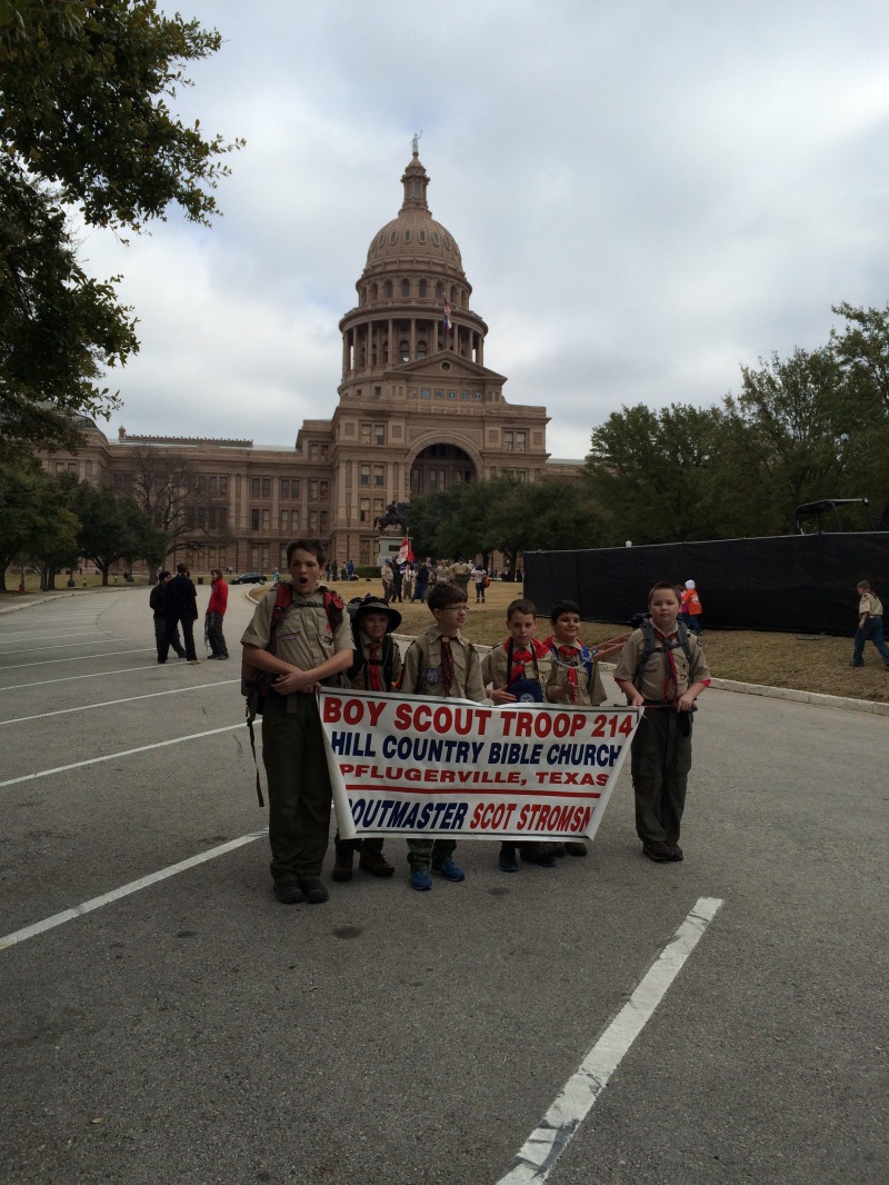 2015/02(February)/Troop214-Report-to-State/800x600_2015-02-07-Troop214-Report-to-State-Parade-24-Case-ConnorM-ConnorH-Aiden-Anaken-Zach.JPG