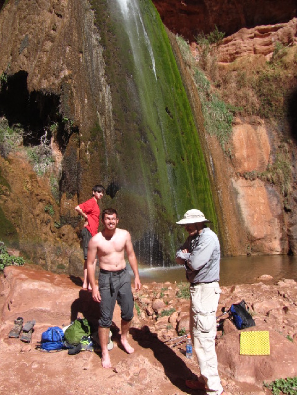 2015/03(March)/Grand-Canyon/4star/1024x768_2015-03-17-Grand-Canyon-4star-44-Ribbon-Falls-Dax-Connor-Carl.jpg