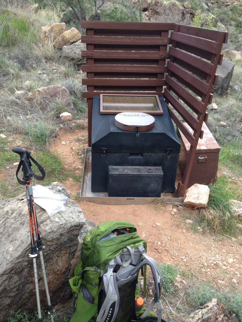 2015/03(March)/Grand-Canyon/800x600_2015-03-19-Grand-Canyon-20-outhouse.jpg