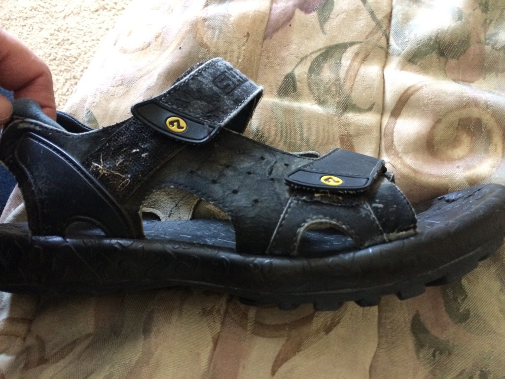 2015/03(March)/Misc/1024x768_2015-03-23-Shimano-Bike-sandals-broken-3.JPG