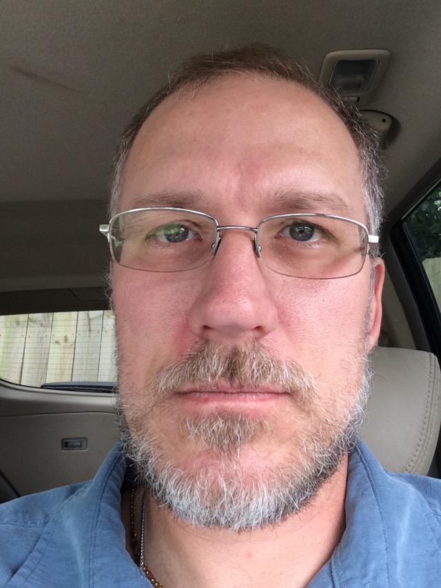 2015/03(March)/Misc/640x480_2015-03-31-Travis-Haircut-1.JPG