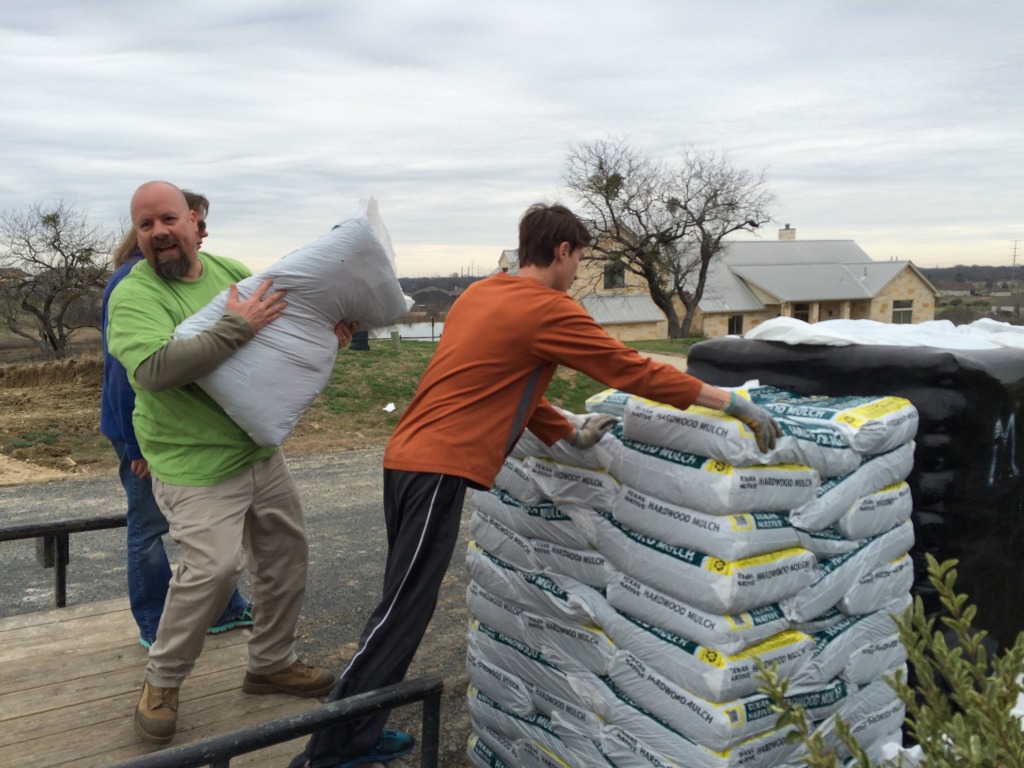 2015/03(March)/Troop214-Mulch/1024x768_2015-03-07-Troop-214-Mulch-04-Scot-Terrie-Chance.JPG