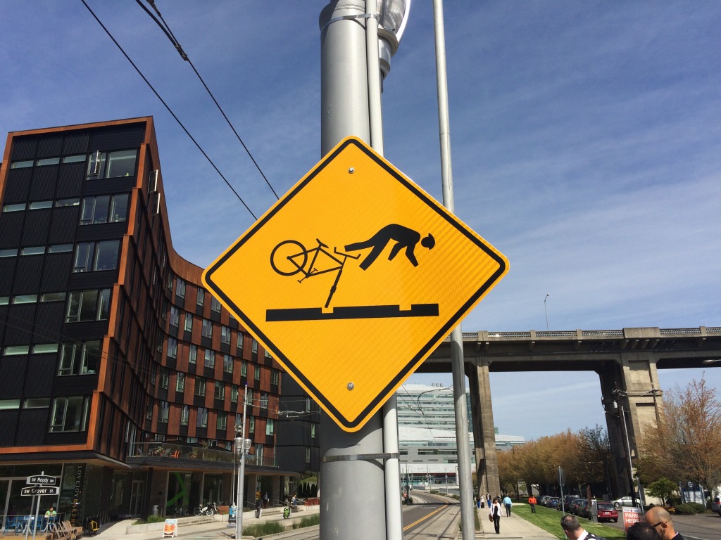 2015-04-09-ERM-Portland-02-funny-bike-sign.JPG