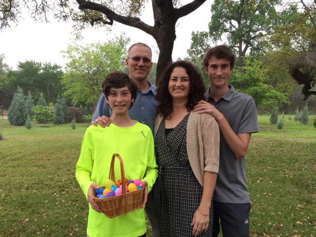 2015/04(April)/Easter/640x480_2015-04-05-Easter-095-Dax-Travis-Suzi-Chance.JPG
