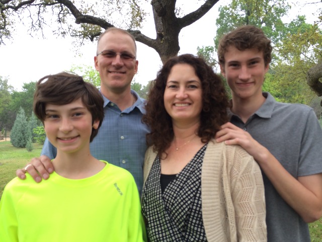 2015/04(April)/Easter/640x480_2015-04-05-Easter-096-Dax-Travis-Suzi-Chance.JPG
