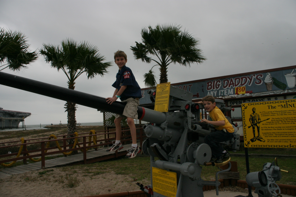 2008-03-02-Scouts-USS-Lexington-09-Chance-Case.jpg