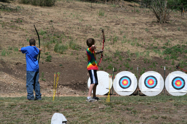 2015/05(May)/2015-05-Chance-Eagle-Court-of-Honor-5-Star/640x480_2011-06-28-Camp-Wehinahpay-01-Chance-archery.jpg