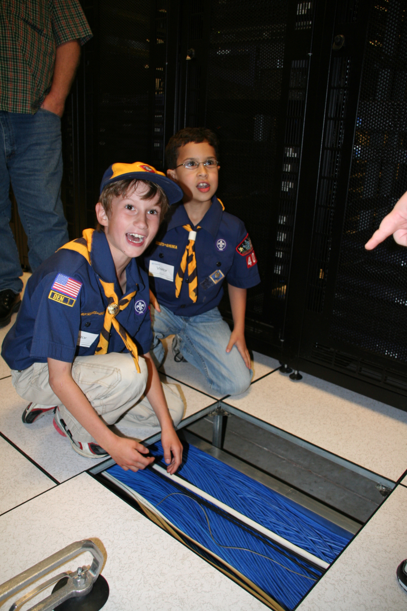 2015/05(May)/2015-05-Chance-Eagle-Court-of-Honor-5-Star/800x600_2008-04-08-Scouts-Den1-Go-See-It-Motive-Inc-10-Sebastian-Tomas-Chance-Andrew.jpg