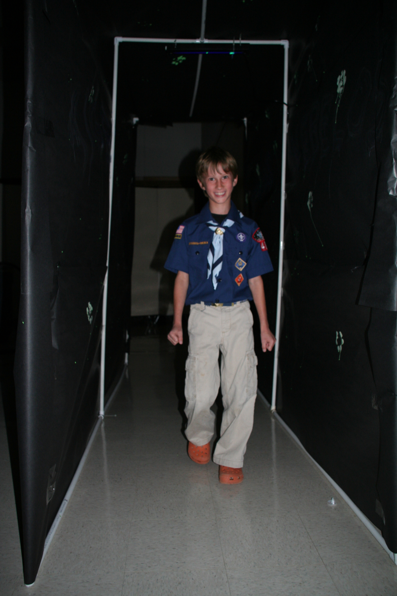2015/05(May)/2015-05-Chance-Eagle-Court-of-Honor-5-Star/800x600_2008-04-16-Scouts-Crossover-Pack-Meeting-22.jpg