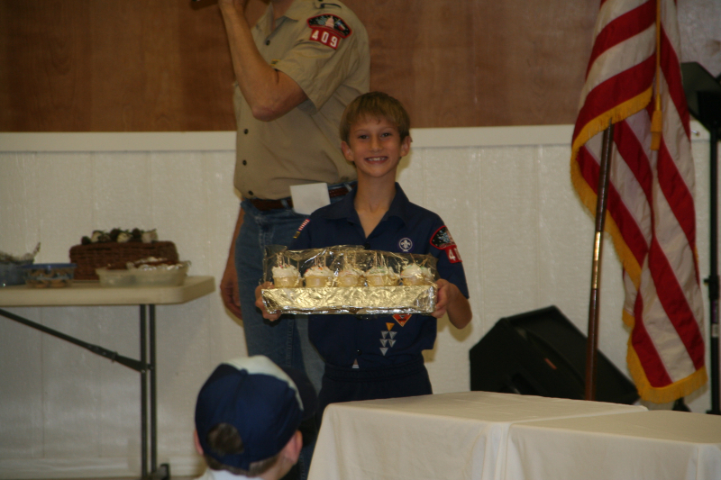 2015/05(May)/2015-05-Chance-Eagle-Court-of-Honor-5-Star/800x600_2008-11-22-Pack409-Bake-sale-20.jpg