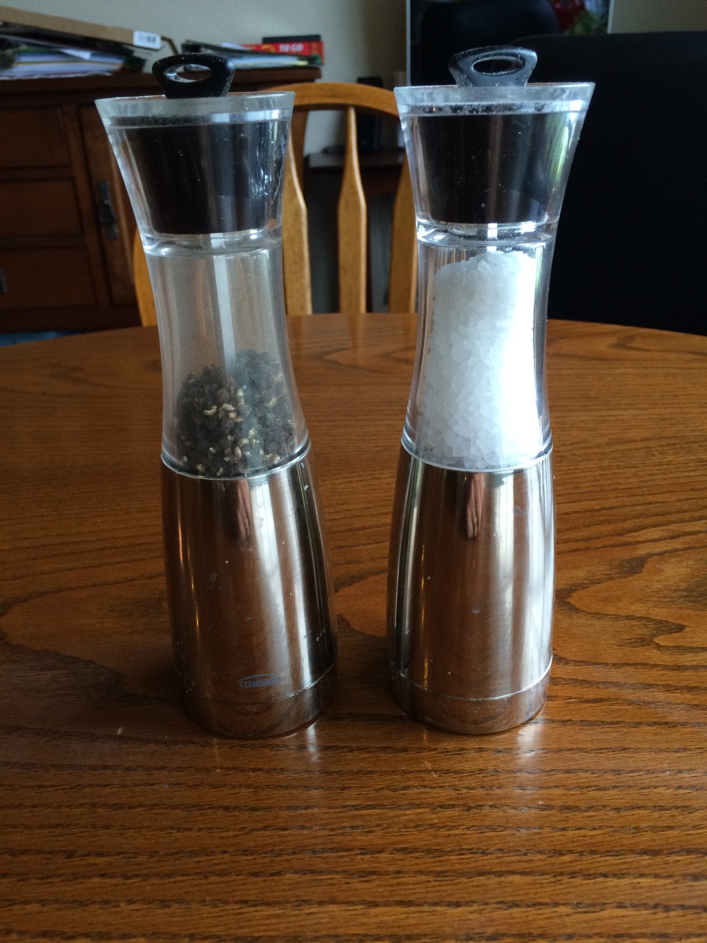 2015/05(May)/Misc/1024x768_2015-05-09-broken-Salt-shaker.JPG