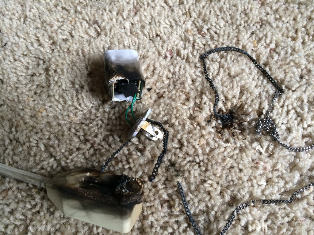 2015/05(May)/Misc/1024x768_2015-05-19-Dax-iPhone-plug-nearly-burns-down-house-1.JPG