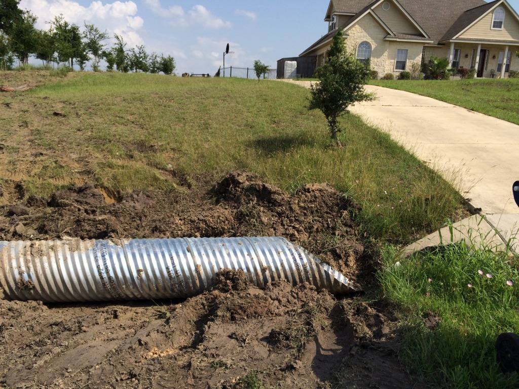 2015/05(May)/Misc/1024x768_2015-05-20-Neighbor-drainage-pipe-2.JPG