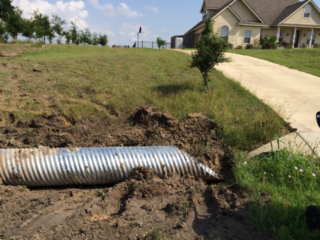2015/05(May)/Misc/640x480_2015-05-20-Neighbor-drainage-pipe-2.JPG