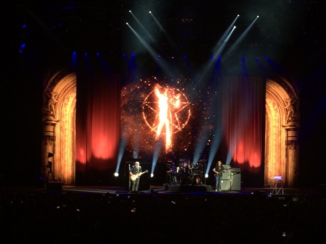 2015/05(May)/RUSH-R40-final-concert/640x480_2015-05-16-Rush-R40-final-concert-11.JPG