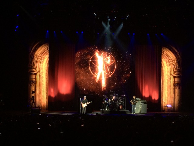 2015/05(May)/RUSH-R40-final-concert/640x480_2015-05-16-Rush-R40-final-concert-13.JPG