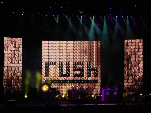 2015/05(May)/RUSH-R40-final-concert/640x480_2015-05-16-Rush-R40-final-concert-8.JPG