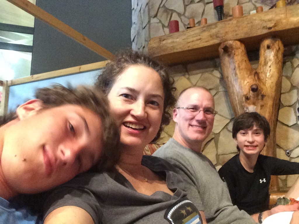 2015/06(June)/Great-Wolf-Lodge/1024x768_2015-06-25-Great-Wolf-Lodge-05-Chance-Suzi-Travis-Dax.JPG